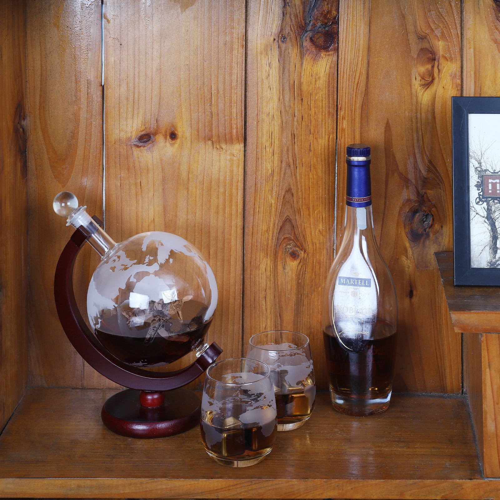 World Map Globe Liquor Decanter Gift Set, Large 1500ml Hand-Blown Glass Whiskey Carafe with Wooden Base, Complete Bar Accessories Kit for Men Father Husband Birthday Anniversary Gift