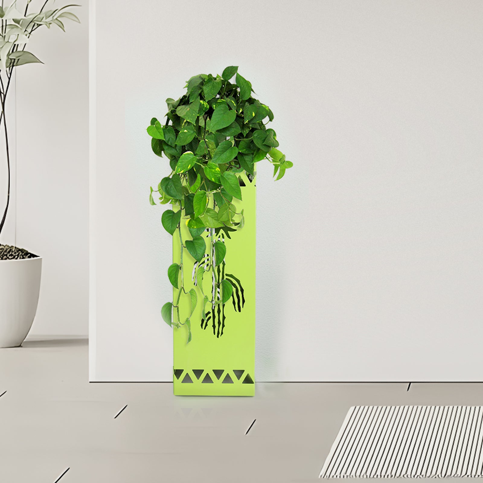 Green Metal Umbrella Stand with Cactus Design, Free-Standing Holder for Entryway with Drip Tray