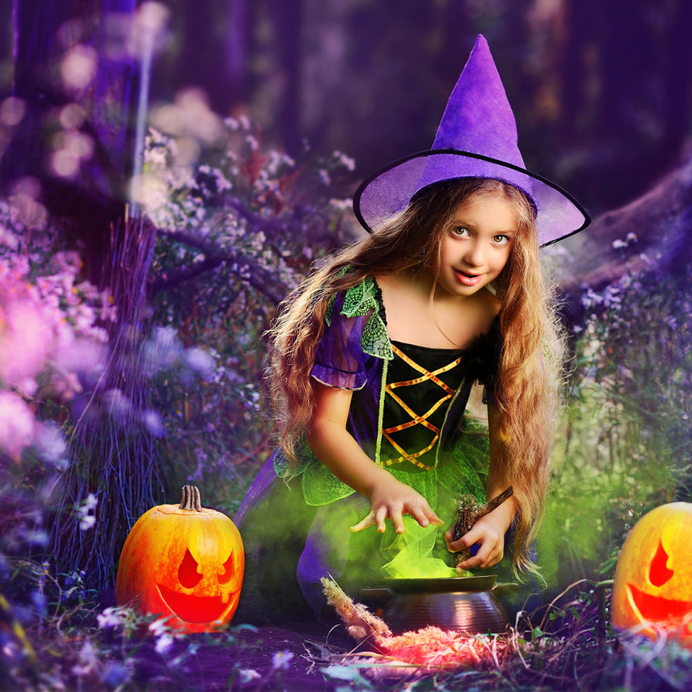 8 light-up witch hats in assorted colors, Halloween outdoor decorations. Each hat can be worn separately to liven up the Halloween atmosphere. Suitable for Halloween decor, parties and role-playing.