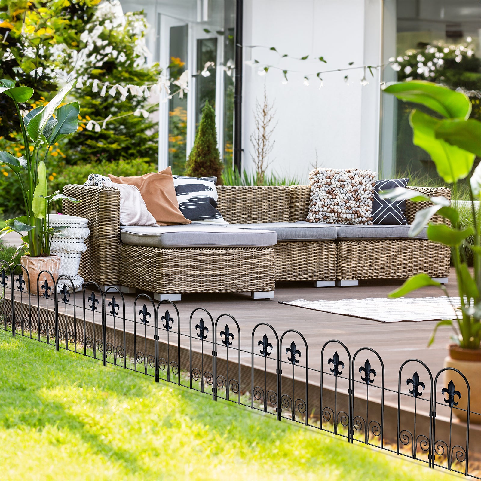 20-Pack Decorative Garden Fence, 16.5"H Fleur-de-lis Animal Barrier for Patio & Yard, Rustproof Metal Wire,