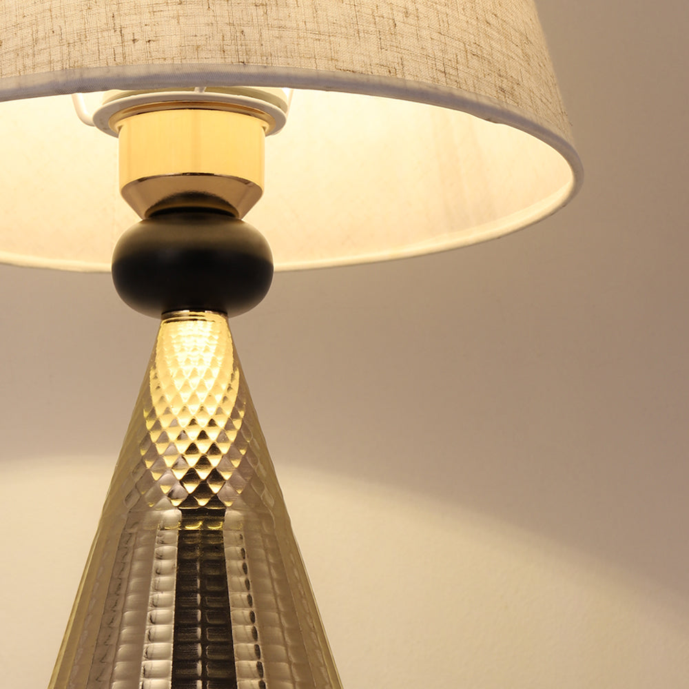 Modern Gold Hammered Metal Base Table Lamps (Set of 2， Elegant Tapered Nightstand Lamps.